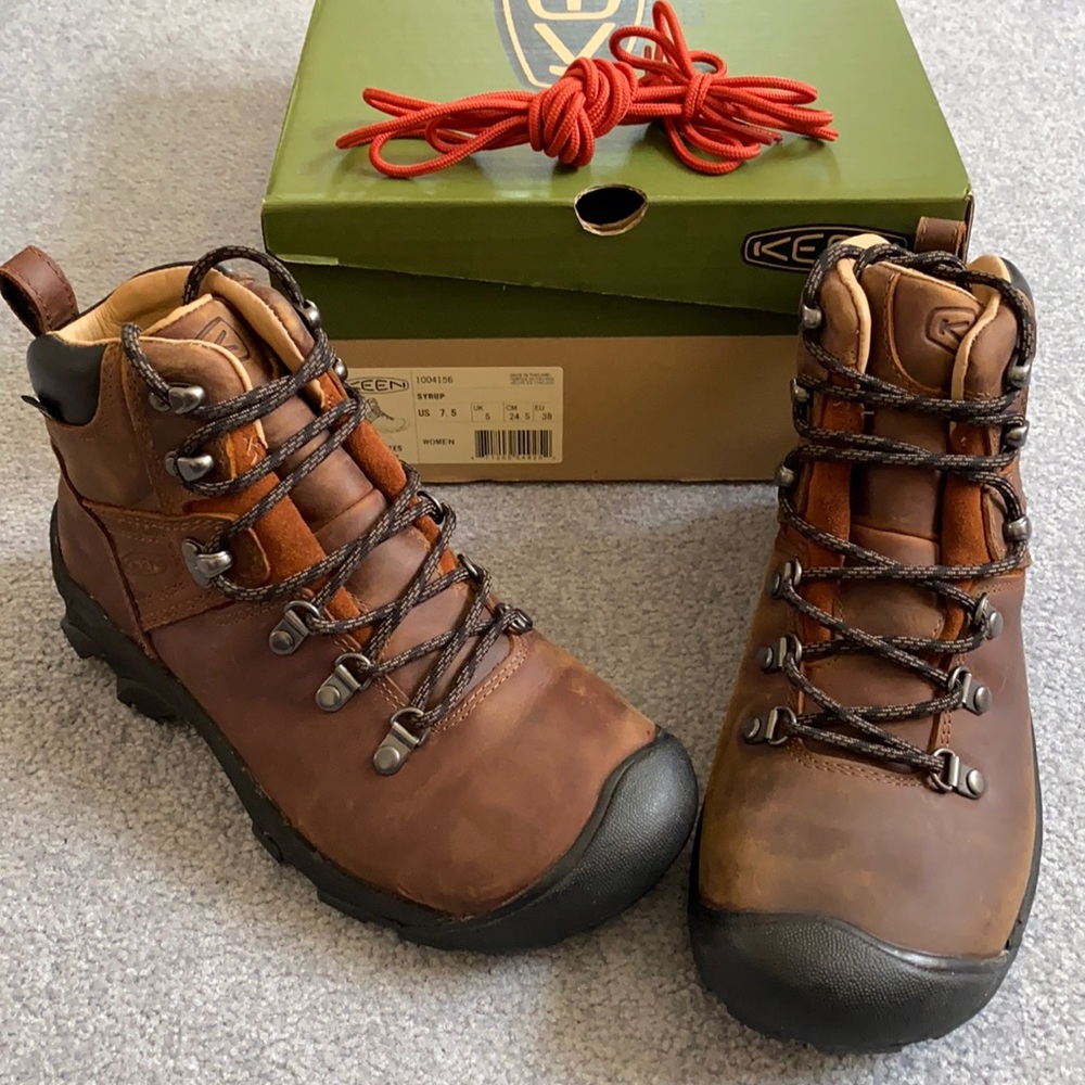 Keen Pyrenees Hiking Boots - Women’s - Size 7.5